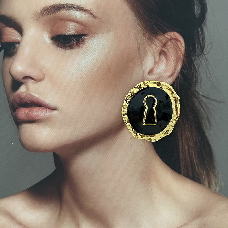 Exaggerated Black Enameled All - Vintage Collectible Jewelry recensie en prijs